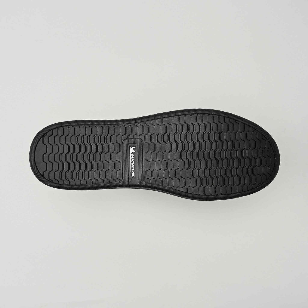 Skiff2 Black Out